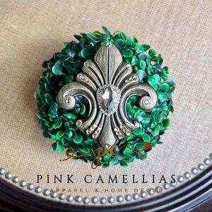 Elegant Fleur de Lis Lampshade
Enhancer Accent